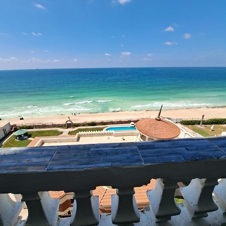 Panorama Apartment Overlooking Alexandria Sea with free wifi شقة تطل على البحر مباشرة في أبوتلات الساحل الشمالي المظهر الخارجي الصورة