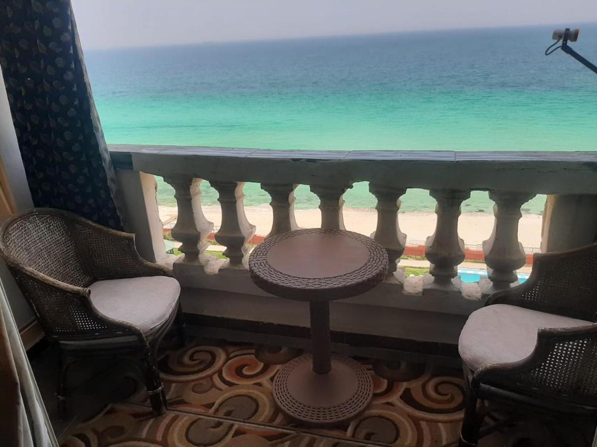 Panorama Apartment Overlooking Alexandria Sea with free wifi شقة تطل على البحر مباشرة في أبوتلات الساحل الشمالي المظهر الخارجي الصورة