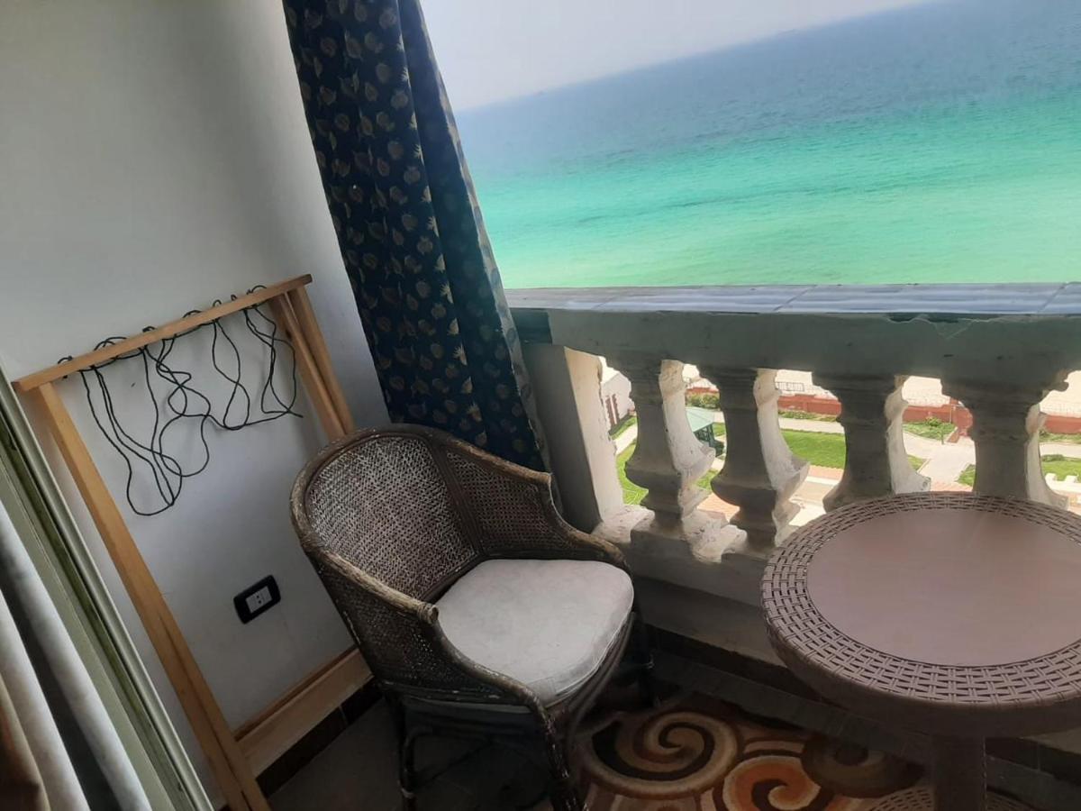 Panorama Apartment Overlooking Alexandria Sea with free wifi شقة تطل على البحر مباشرة في أبوتلات الساحل الشمالي المظهر الخارجي الصورة