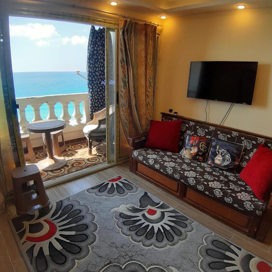 Panorama Apartment Overlooking Alexandria Sea with free wifi شقة تطل على البحر مباشرة في أبوتلات الساحل الشمالي المظهر الخارجي الصورة