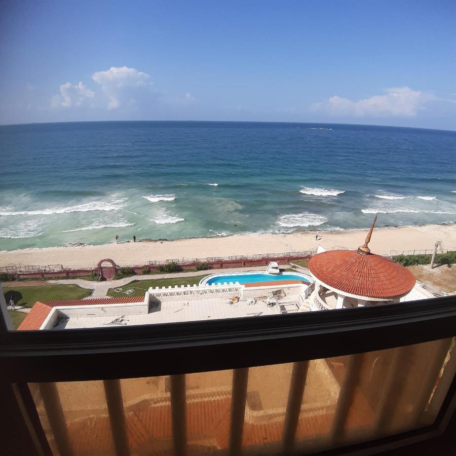 Panorama Apartment Overlooking Alexandria Sea with free wifi شقة تطل على البحر مباشرة في أبوتلات الساحل الشمالي المظهر الخارجي الصورة