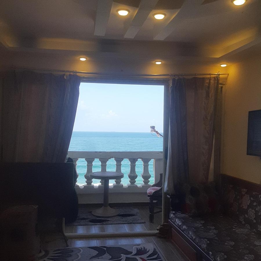 Panorama Apartment Overlooking Alexandria Sea with free wifi شقة تطل على البحر مباشرة في أبوتلات الساحل الشمالي المظهر الخارجي الصورة