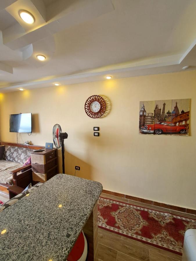 Panorama Apartment Overlooking Alexandria Sea with free wifi شقة تطل على البحر مباشرة في أبوتلات الساحل الشمالي المظهر الخارجي الصورة