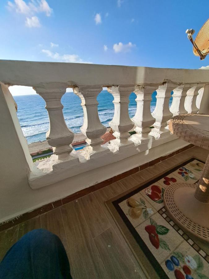 Panorama Apartment Overlooking Alexandria Sea with free wifi شقة تطل على البحر مباشرة في أبوتلات الساحل الشمالي المظهر الخارجي الصورة
