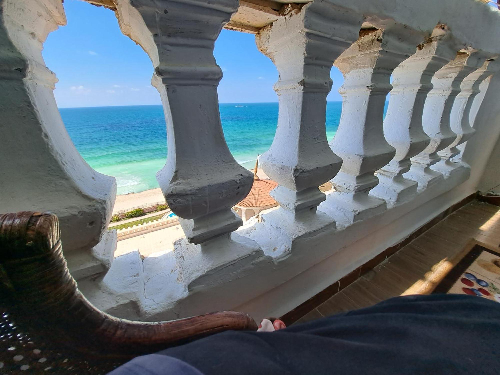 Panorama Apartment Overlooking Alexandria Sea with free wifi شقة تطل على البحر مباشرة في أبوتلات الساحل الشمالي المظهر الخارجي الصورة