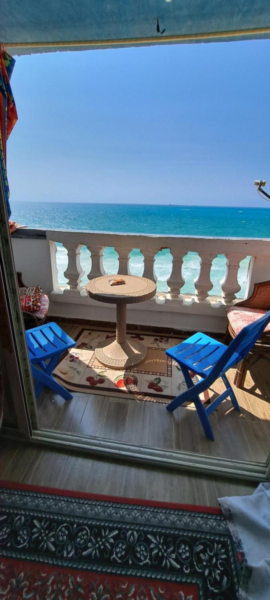 Panorama Apartment Overlooking Alexandria Sea with free wifi شقة تطل على البحر مباشرة في أبوتلات الساحل الشمالي المظهر الخارجي الصورة