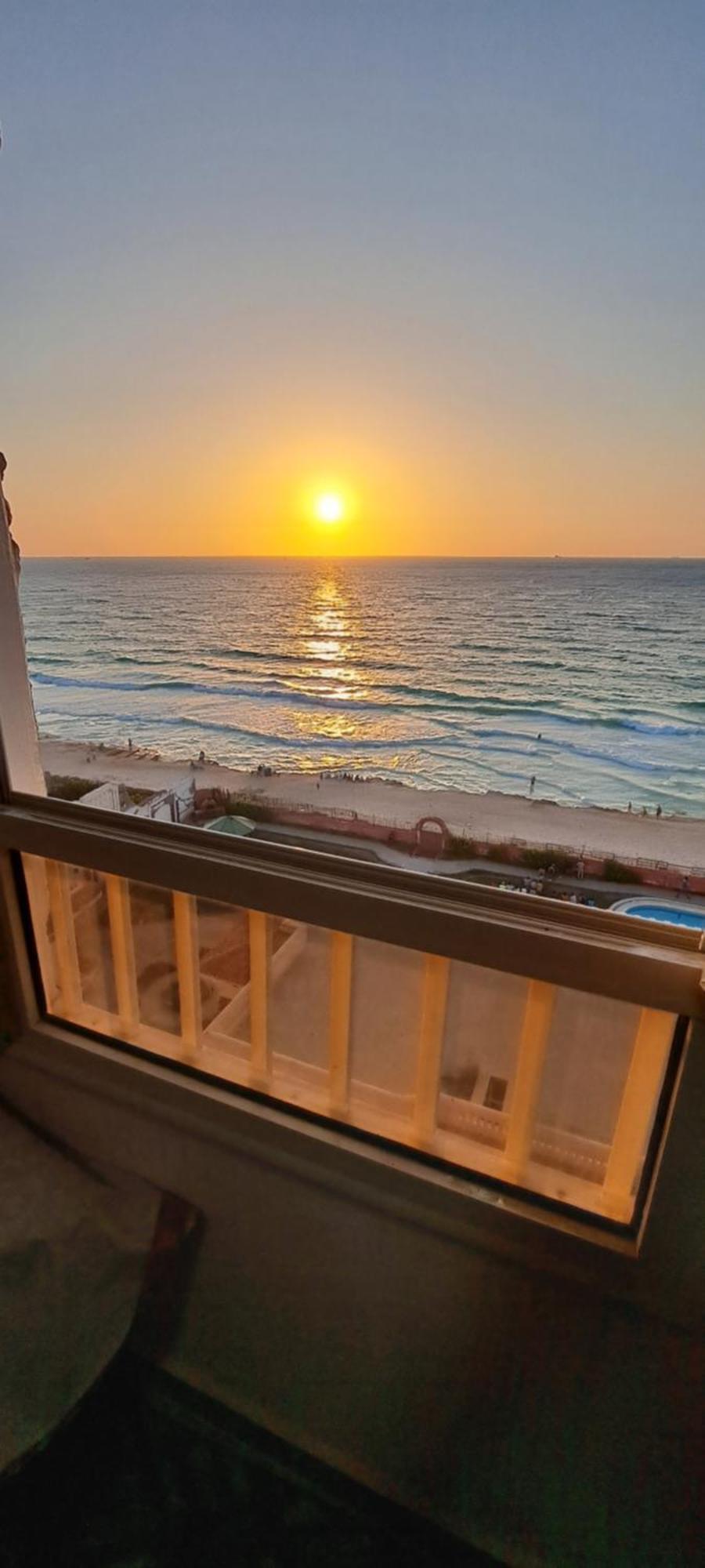 Panorama Apartment Overlooking Alexandria Sea with free wifi شقة تطل على البحر مباشرة في أبوتلات الساحل الشمالي المظهر الخارجي الصورة