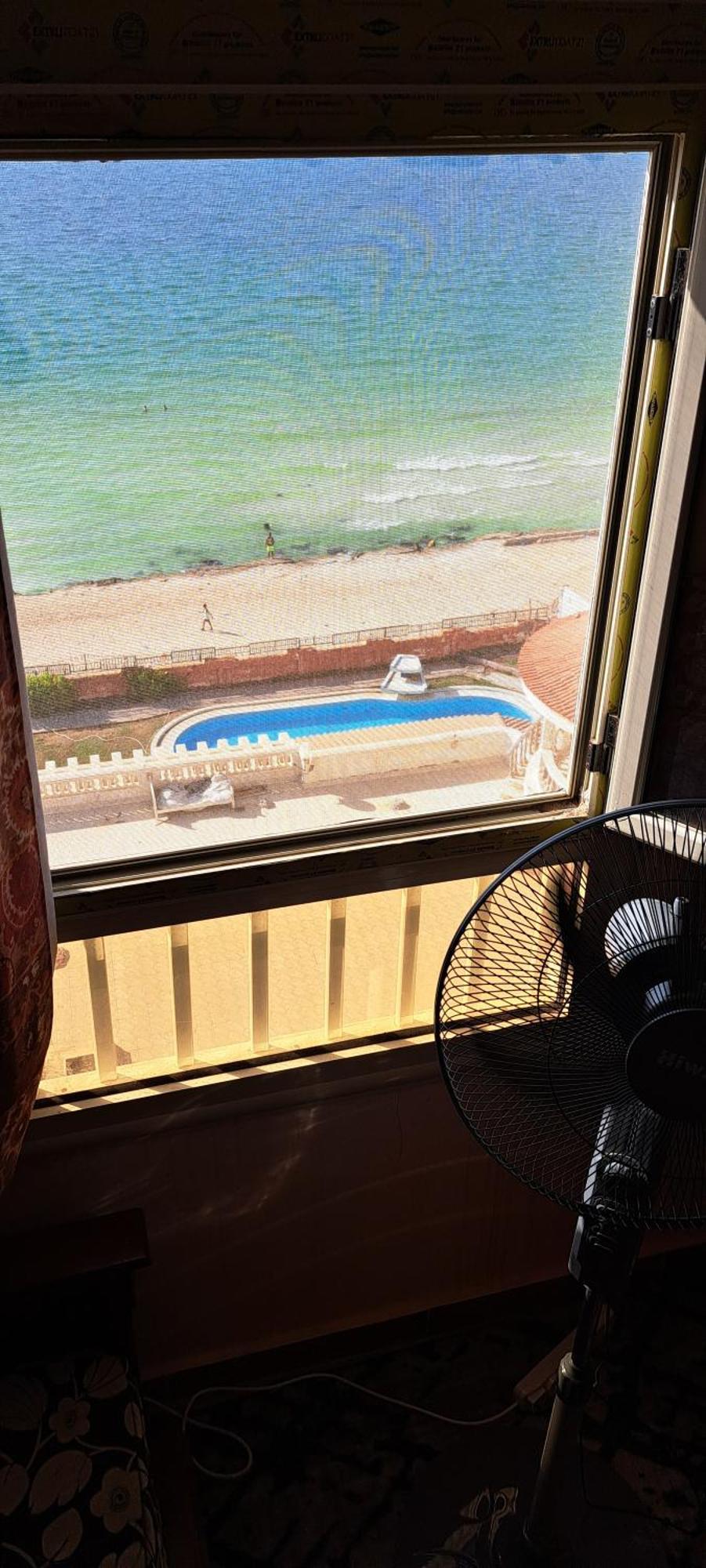 Panorama Apartment Overlooking Alexandria Sea with free wifi شقة تطل على البحر مباشرة في أبوتلات الساحل الشمالي المظهر الخارجي الصورة