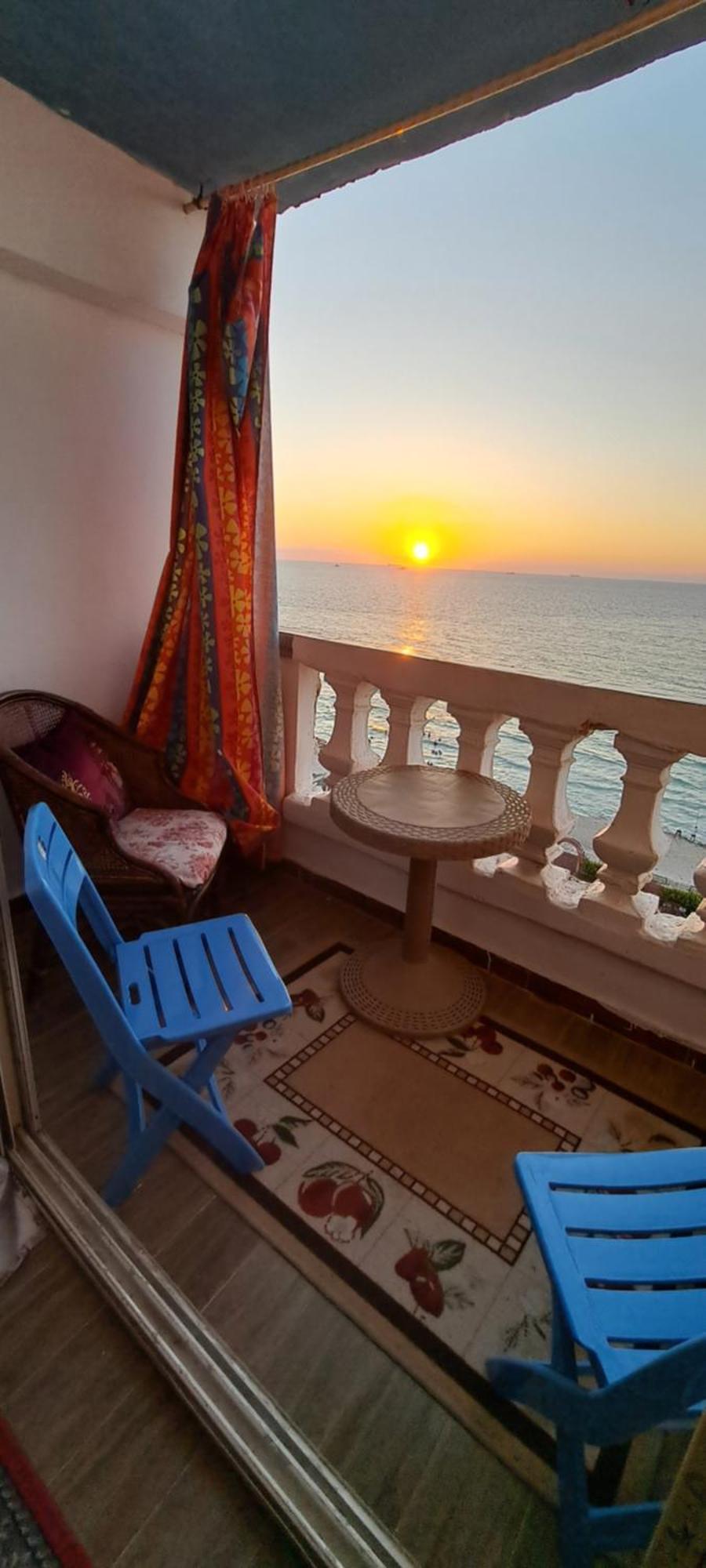 Panorama Apartment Overlooking Alexandria Sea with free wifi شقة تطل على البحر مباشرة في أبوتلات الساحل الشمالي المظهر الخارجي الصورة